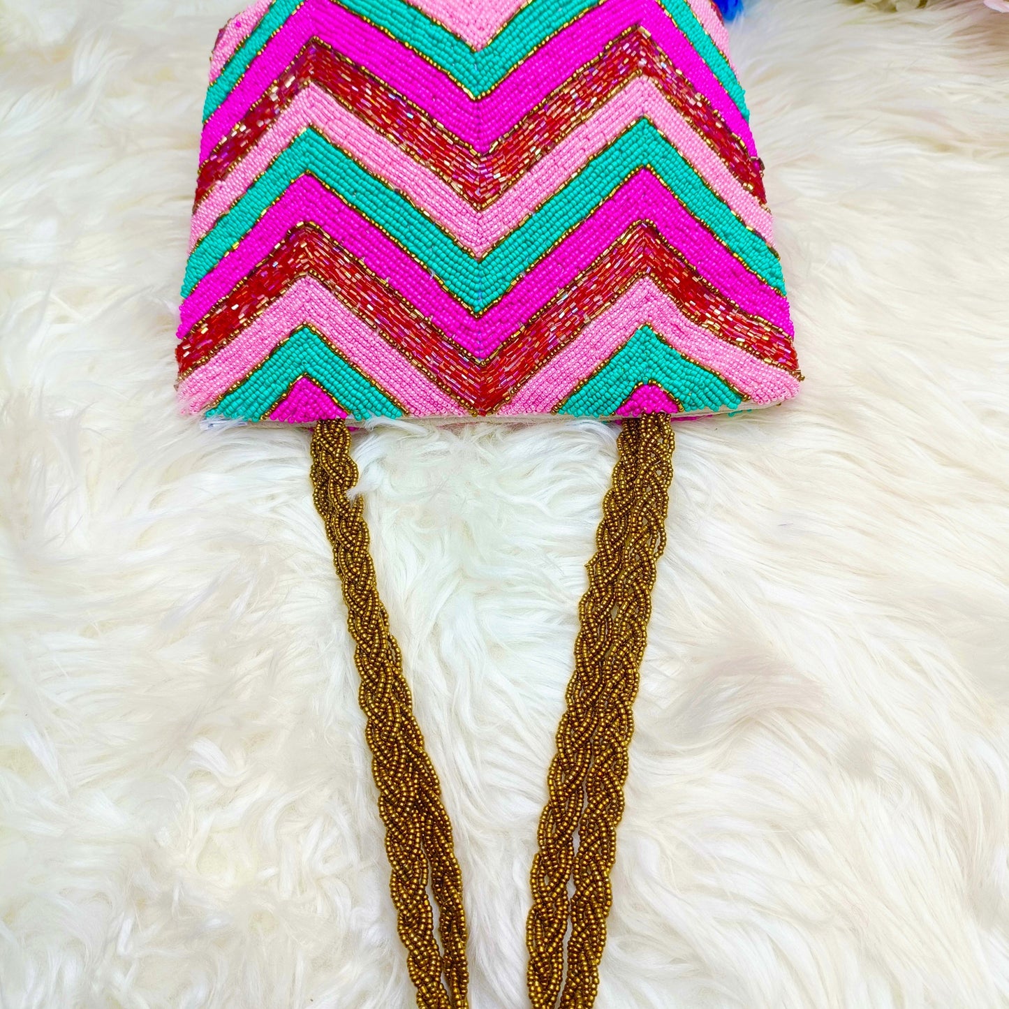 Zigzag Elegance — Handmade Beaded Purse