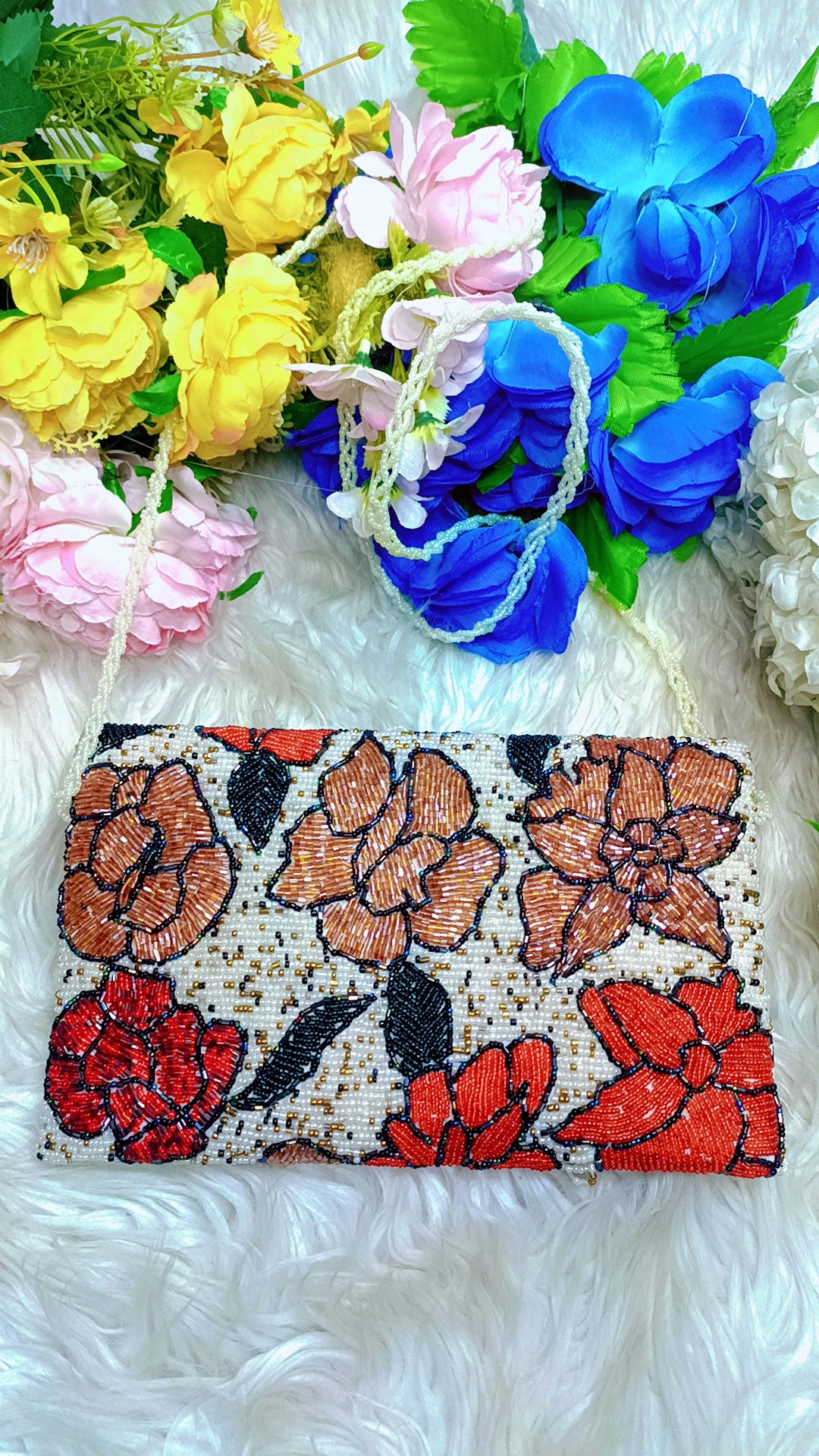 Gulerana - beaded clutch