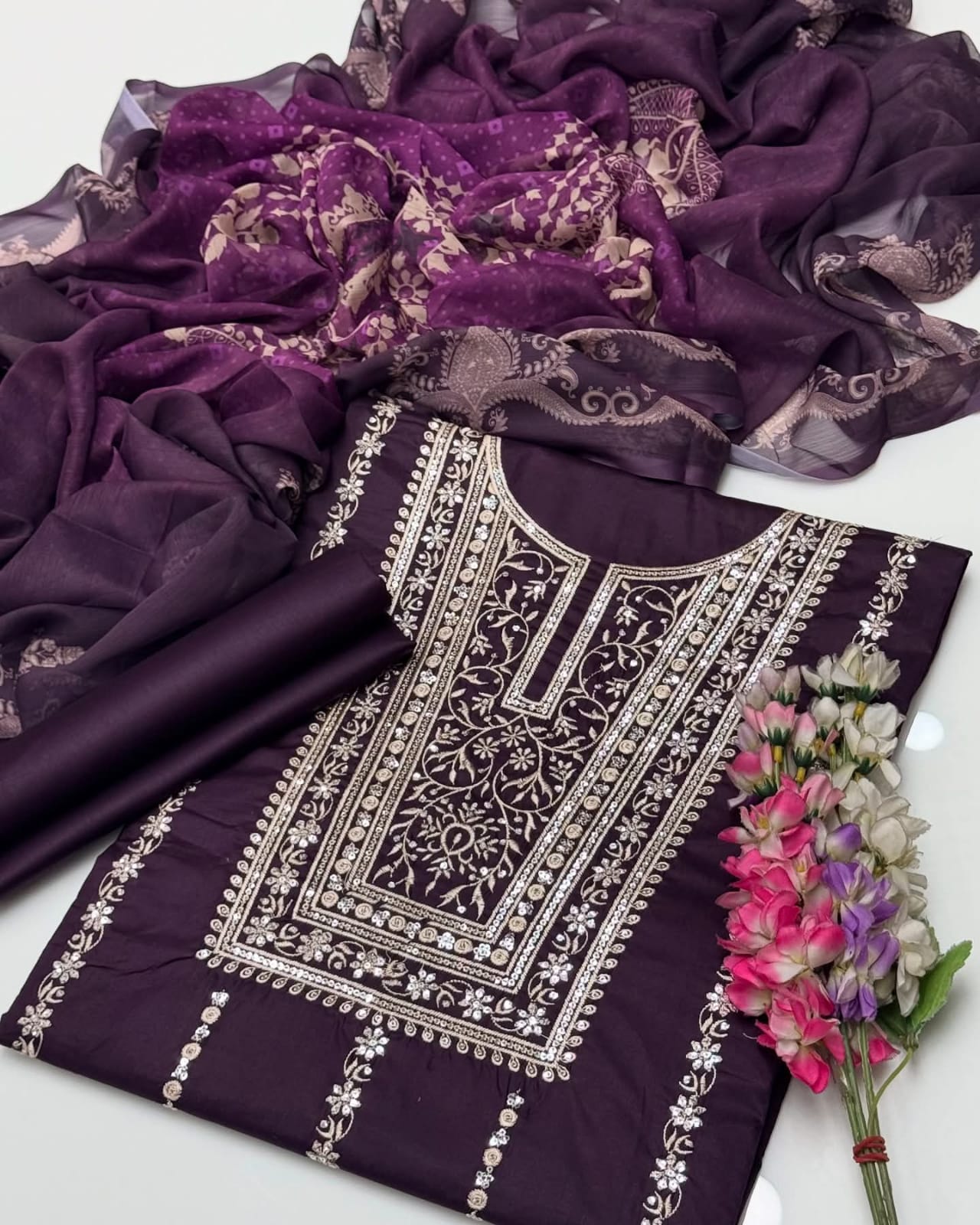 Bareeze Embroidered Lawn – 3 Piece