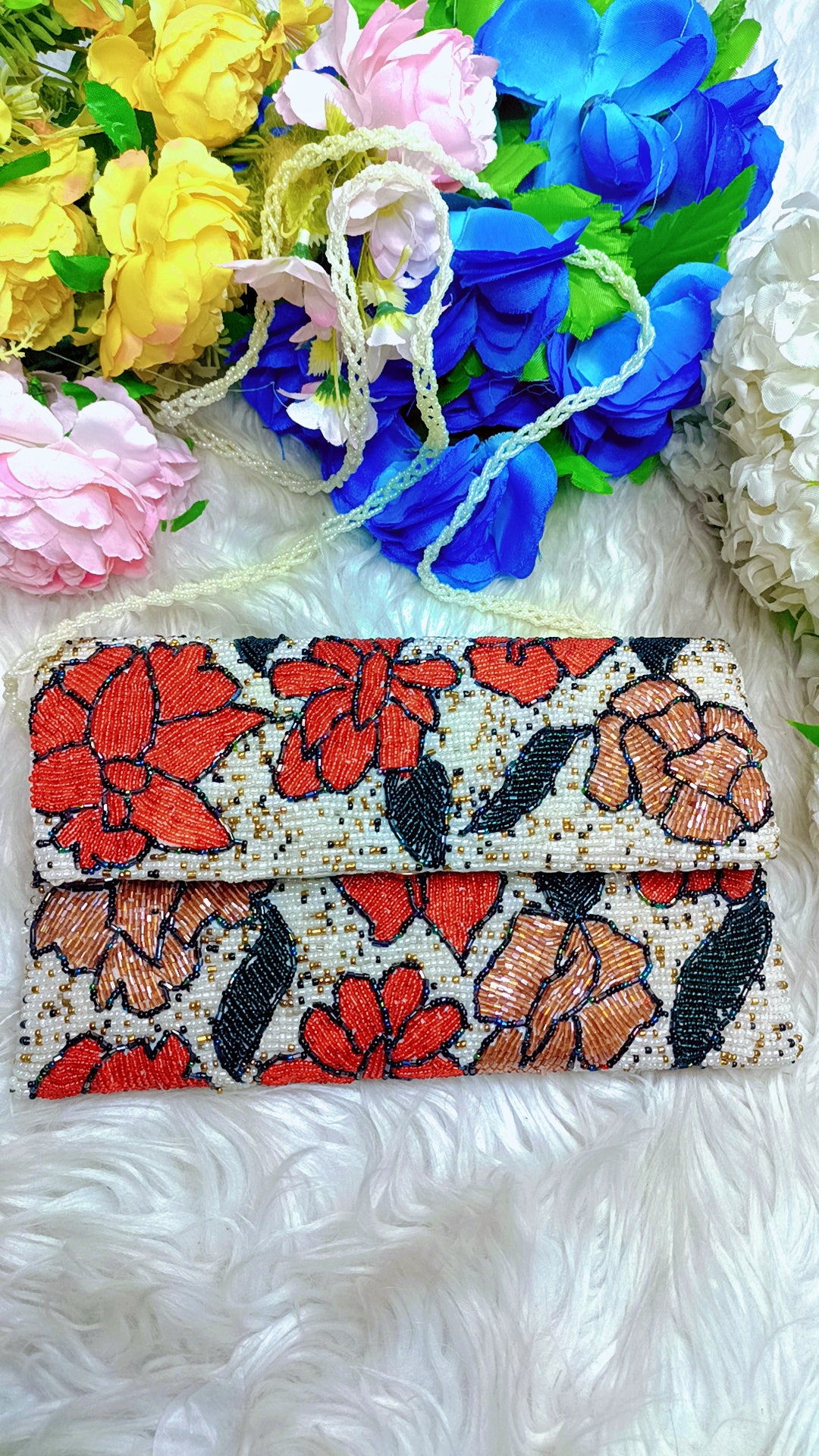 Gulerana - beaded clutch