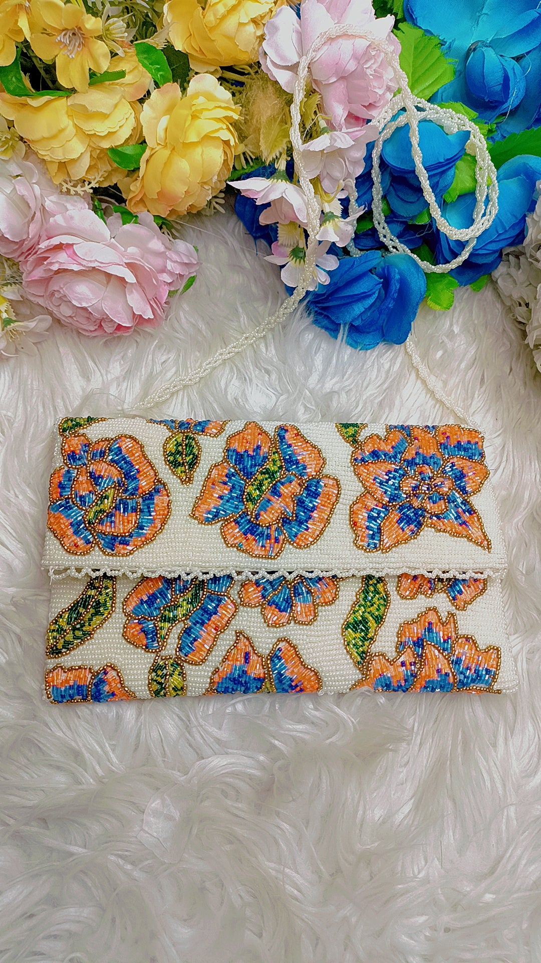 Kanwal - beaded clutch
