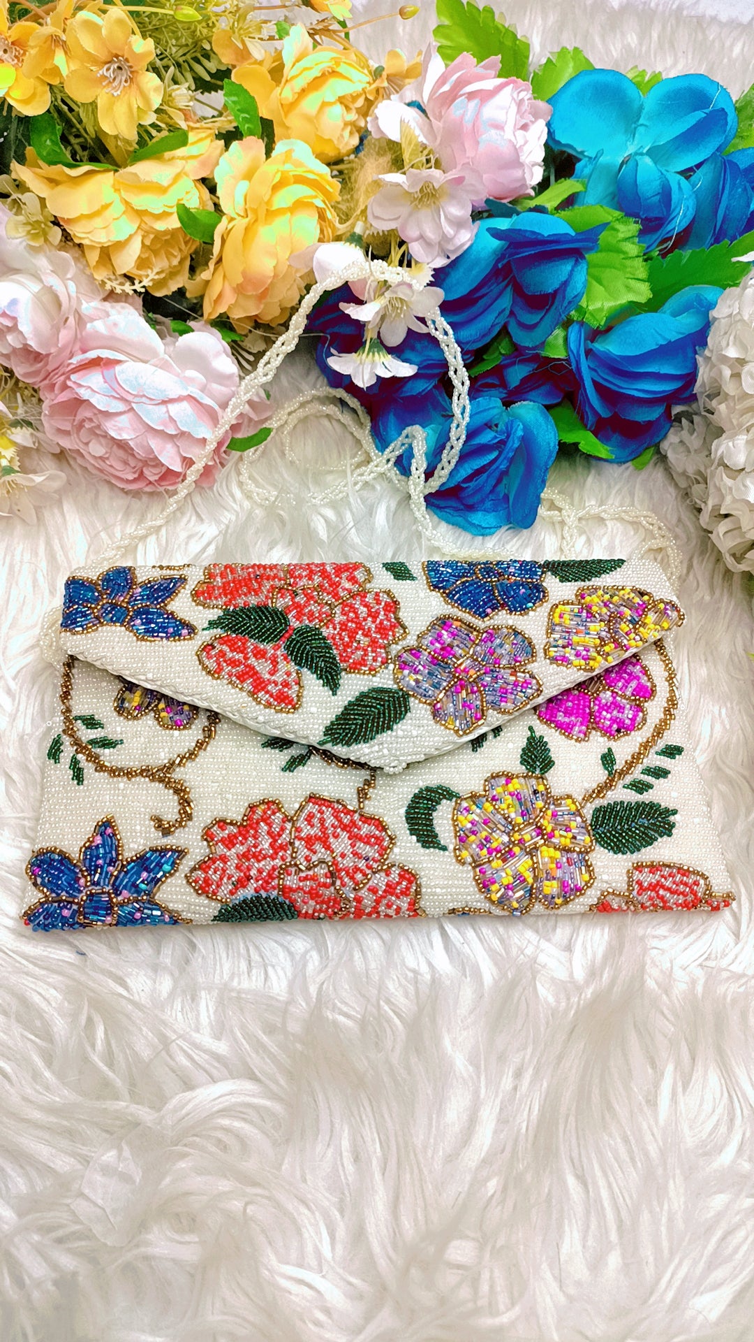 Humna - beaded clutch