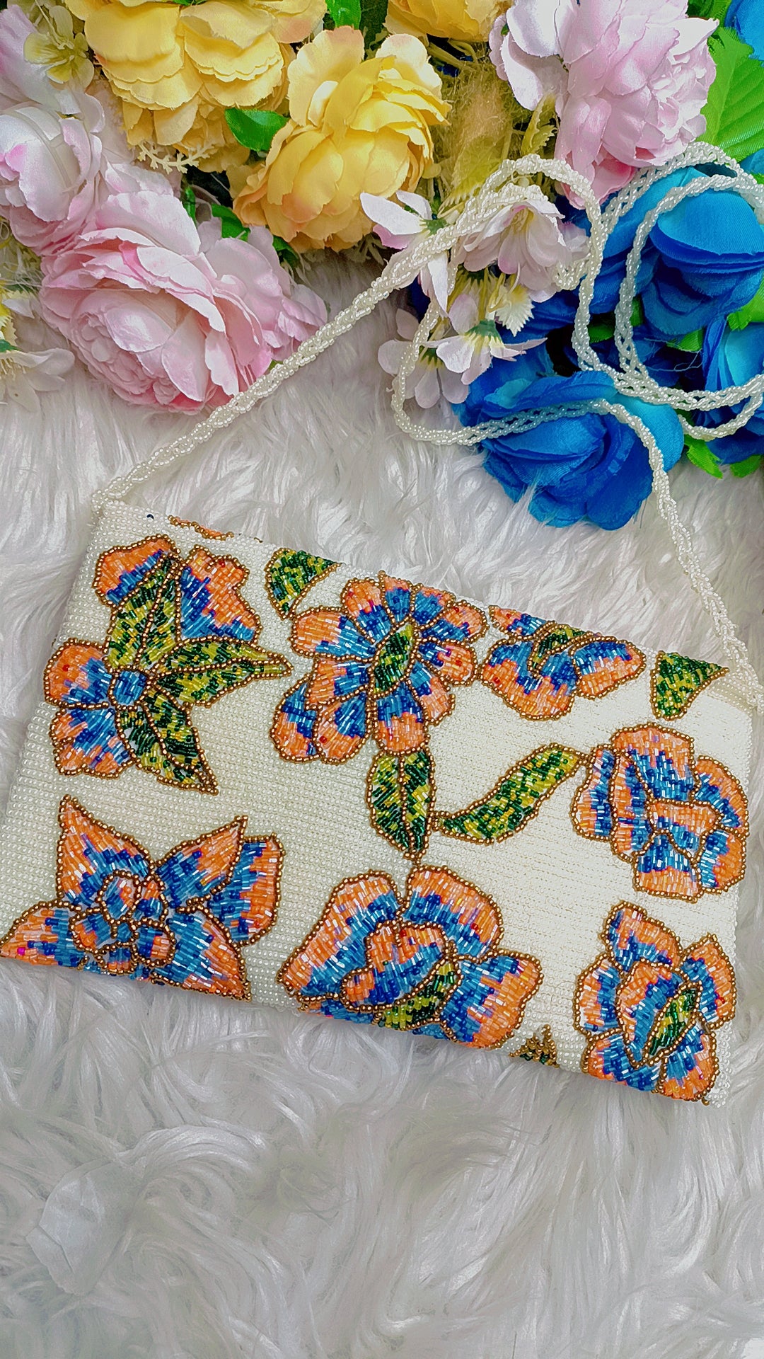 Kanwal - beaded clutch